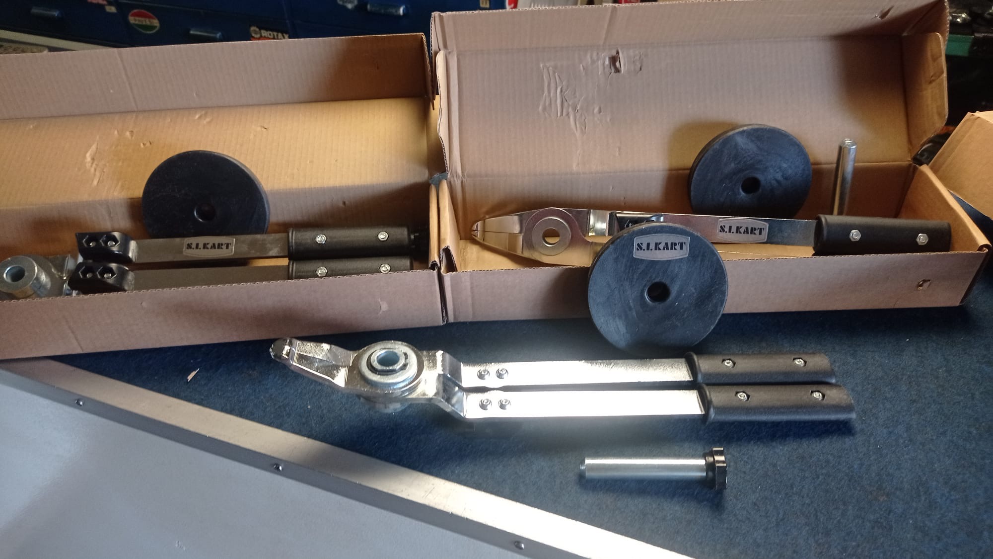 Forbici per montare e smontare le gomme